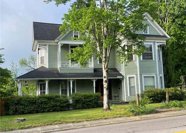 Property at 803 W Main St, Clarksville, AR 72830, 4 beds, 2.5 baths