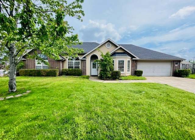 Property at 1501 Countryside Cir, Rogers, AR 72758, 4 beds, 2 baths