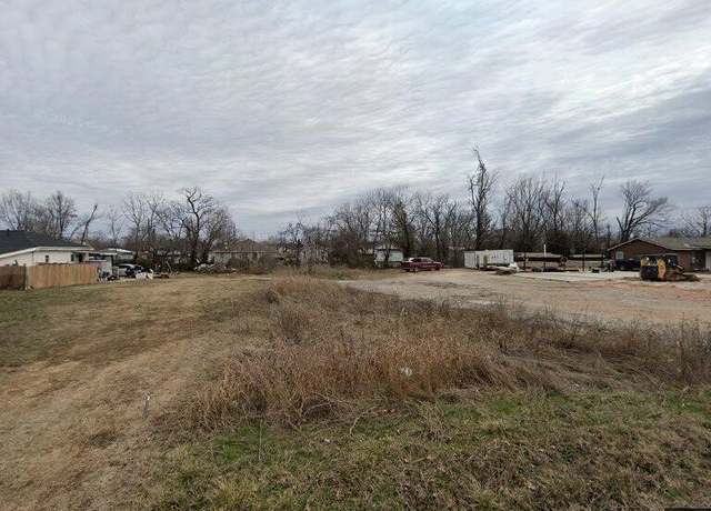 Property at 905 B St, Rogers, AR 72756
