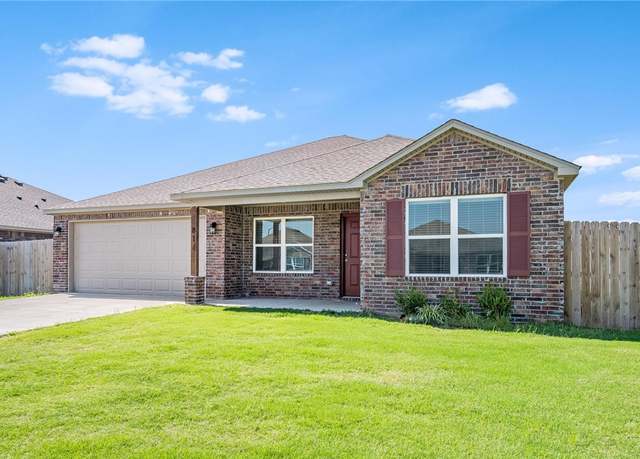 Property at 814 W Tanner Dr, Siloam Springs, AR 72761, 4 beds, 2 baths