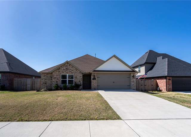 Property at 702 W Jillian, Siloam Springs, AR 72761, 3 beds, 2 baths