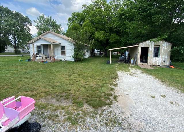 Property at 100 Quincy Ave, Lincoln, AR 72744, 2 beds, 1 bath