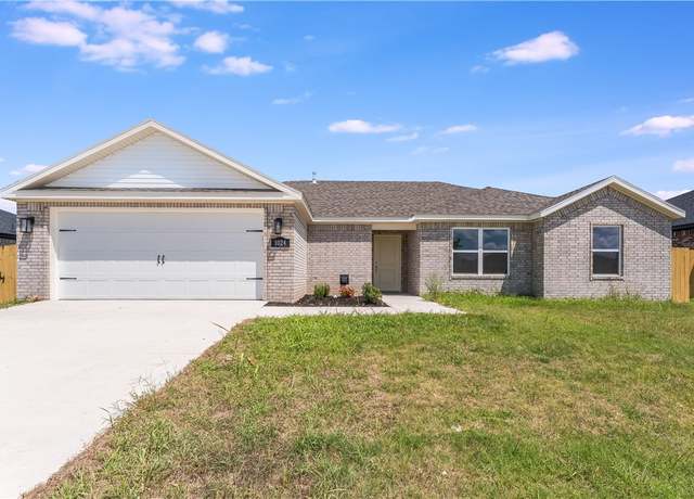 Property at 4669 W Triangle St, Fayetteville, AR 72704, 4 beds, 2 baths