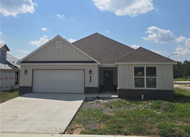 Property at 2308 Presley St, Siloam Springs, AR 72761, 3 beds, 2 baths