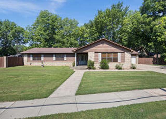 Property at 410 S Commerce Ave, Russellville, AR 72801, 4 beds, 3.5 baths