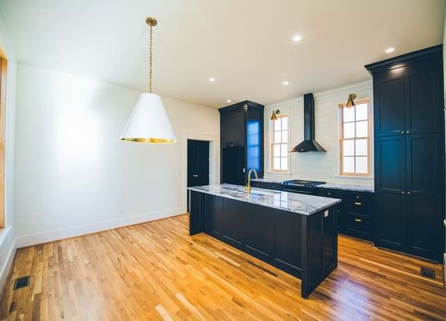 Property at 218 & 216 E South St, Fayetteville, AR 72701, 3 beds, 3.5 baths