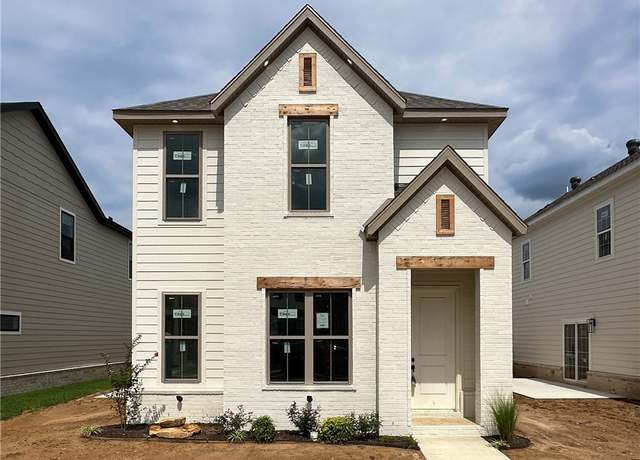 Property at 4402 W Bronco Dr, Fayetteville, AR 72704, 4 beds, 4.5 baths