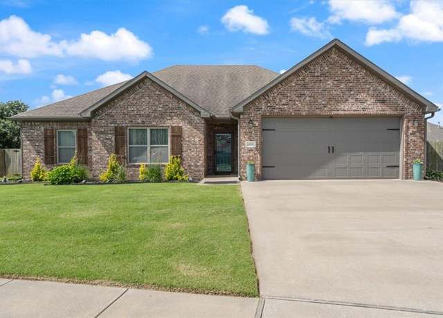 Property at 6006 Overland Rd, Siloam Springs, AR 72761, 4 beds, 2 baths