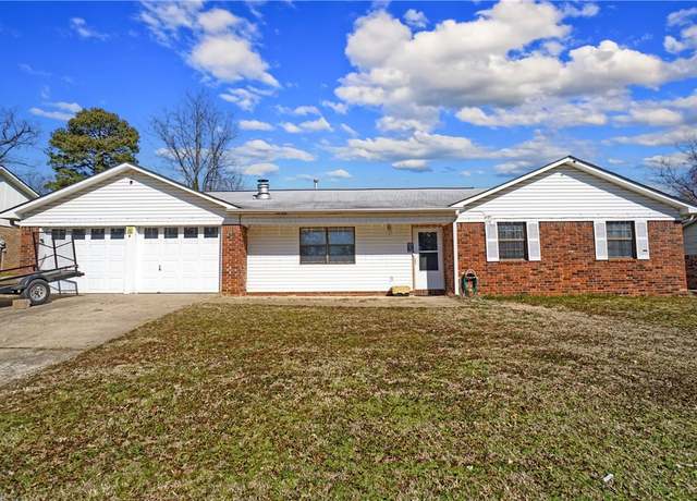 Property at 2006 University Dr, Russellville, AR 72801, 3 beds, 2 baths