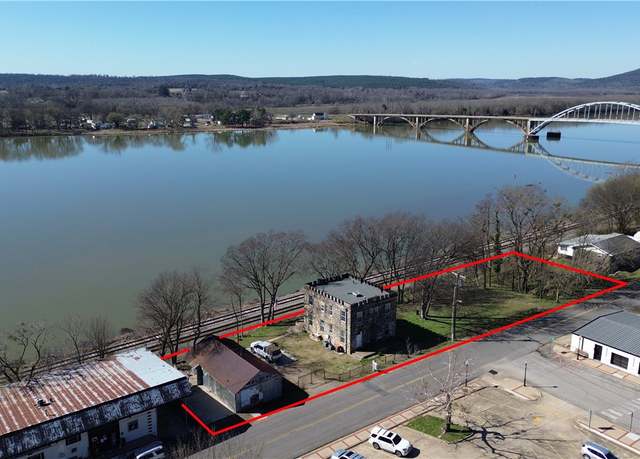 Property at 209 River St, Ozark, AR 72949, 3 beds, 2 baths