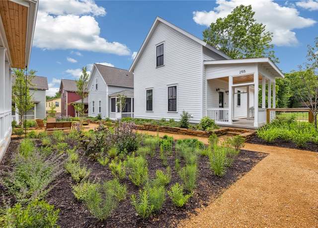 Property at 255 E 11th St, Fayetteville, AR 72701, 2 beds, 2 baths
