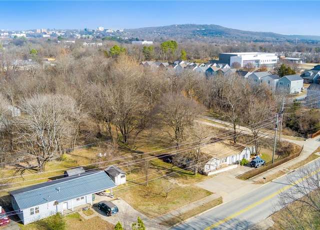 Property at 956 W Cato Springs Rd, Fayetteville, AR 72701, 2 beds, 1 bath