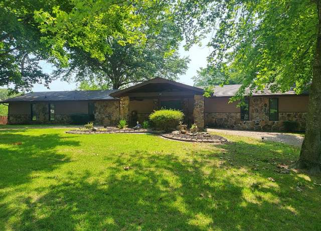Property at 403 Normandy St, Harrison, AR 72601, 3 beds, 4 baths
