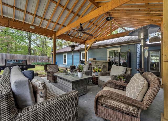 Property at 3531 Wagner Rd, Fayetteville, AR 72704, 4 beds, 3 baths