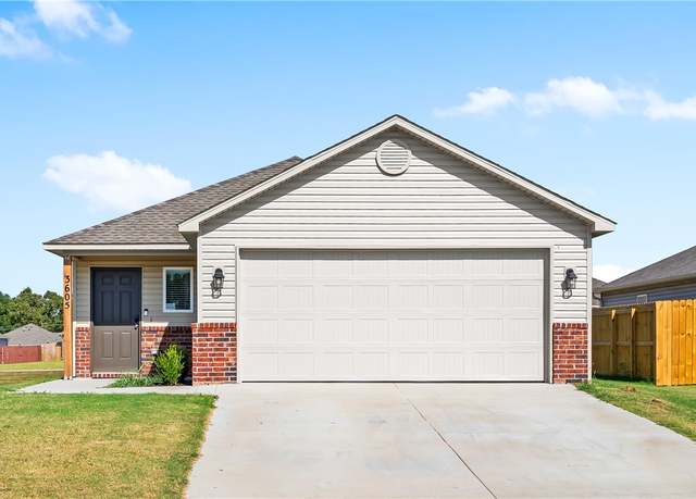 Property at 3605 N Marian St, Siloam Springs, AR 72761, 3 beds, 2 baths