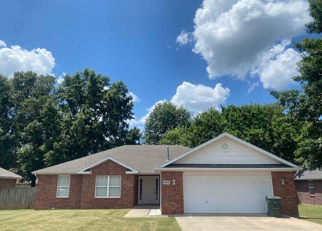 Property at 805 N Blazing Star Dr, Fayetteville, AR 72704, 4 beds, 2.5 baths
