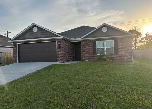 Property at 811 Belhaven Rd, Centerton, AR 72719, 3 beds, 2 baths
