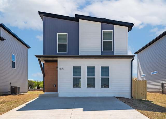 Property at 1071 Kentucky Ave, Bentonville, AR 72713, 2 beds, 2.5 baths