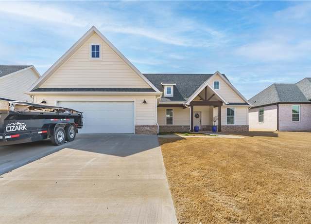 Property at 921 Petit Jean, Prairie Grove, AR 72753, 3 beds, 2.5 baths