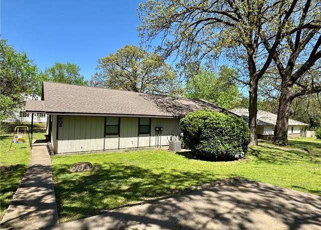 Property at 605 E Franklin St Unit 605 & 607, Siloam Springs, AR 72761, 4 beds, 2 baths