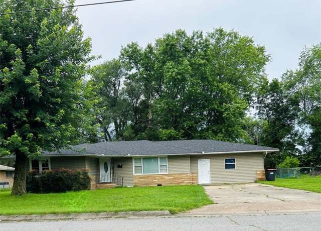 Property at 1002 N Pleasant St, Springdale, AR 72764, 3 beds, 1.5 baths