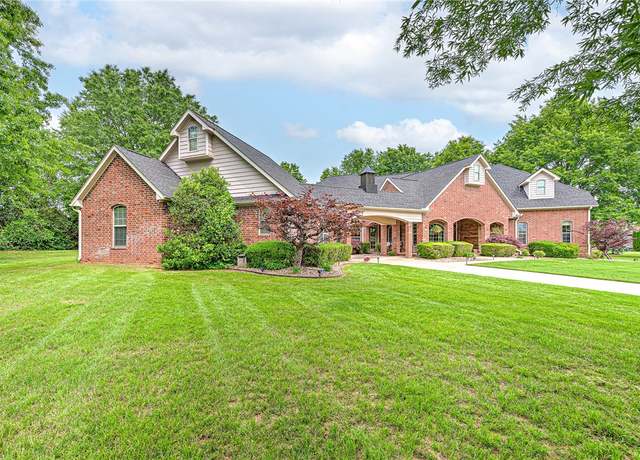Property at 1614 Lafite Ln, Fayetteville, AR 72703, 4 beds, 3.5 baths
