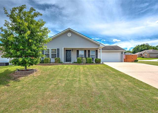 Property at 1211 Colonel Hawthorne Dr, Prairie Grove, AR 72753, 2 beds, 2 baths