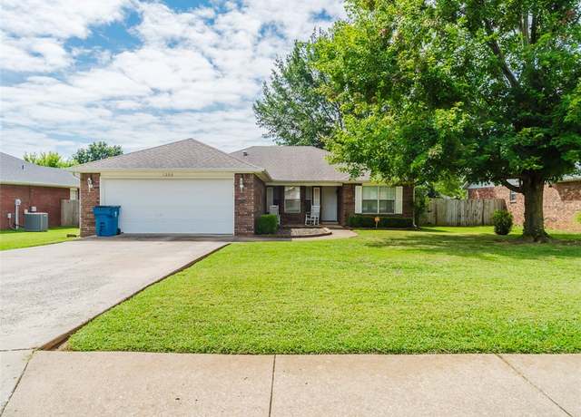 Property at 1206 21st St, Bentonville, AR 72712, 3 beds, 2 baths