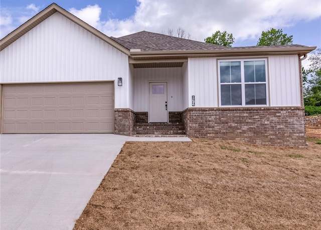 Property at 872 E Buchanan St, Prairie Grove, AR 72753, 3 beds, 2 baths