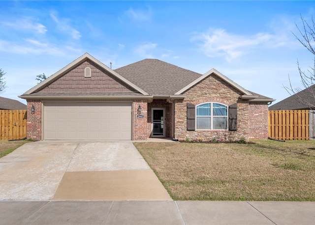 Property at 2907 S 4th St, Rogers, AR 72758, 3 beds, 2 baths