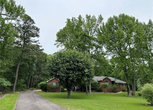Property at 44 Pike Ln, Russellville, AR 72802, 4 beds, 3 baths