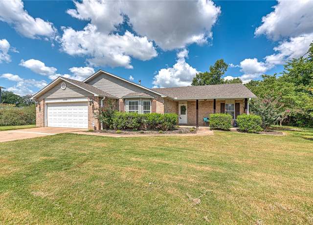 Property at 1500 S 24th St, Rogers, AR 72758, 3 beds, 2 baths