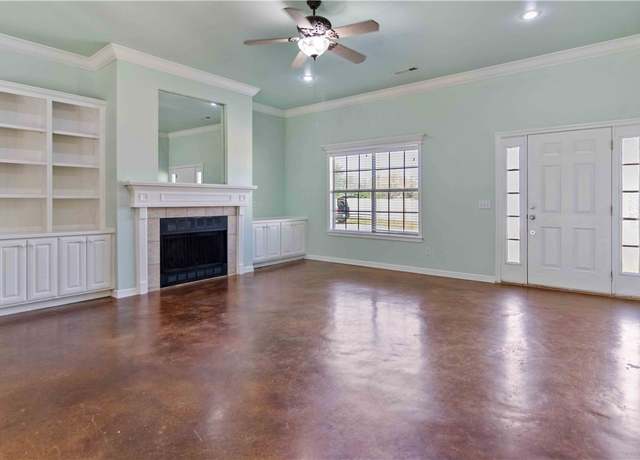 Property at 4389 Holiday Dr, Fayetteville, AR 72701, 4 beds, 2 baths