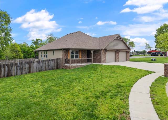 Property at 2010 Dover Cv, Pea Ridge, AR 72751, 3 beds, 2 baths