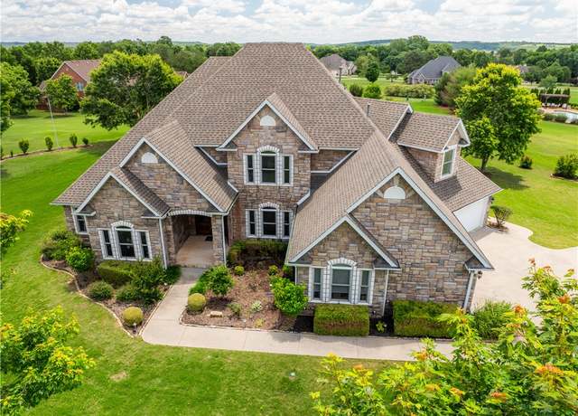 Property at 523 Sonoma Cir, Fayetteville, AR 72703, 4 beds, 3.5 baths