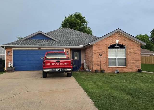 Property at 870 Sunflower St, Centerton, AR 72719, 3 beds, 2 baths