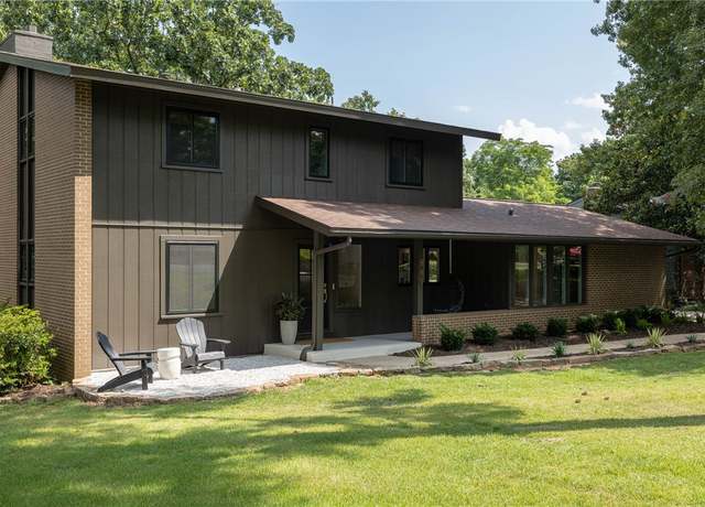 Property at 884 N Shrewsbury Ln, Fayetteville, AR 72701, 4 beds, 2.5 baths