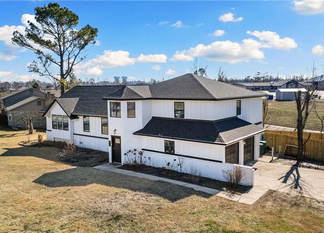 Property at 828 S Chateau Dr, Rogers, AR 72758, 5 beds, 4 baths