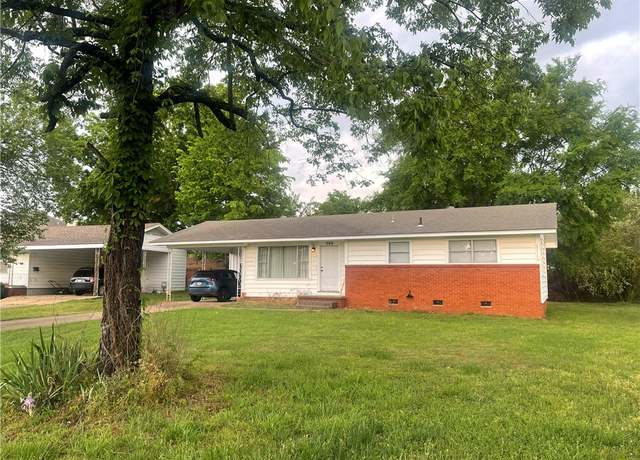 Property at 506 Oak St, Clarksville, AR 72830, 3 beds, 1 bath