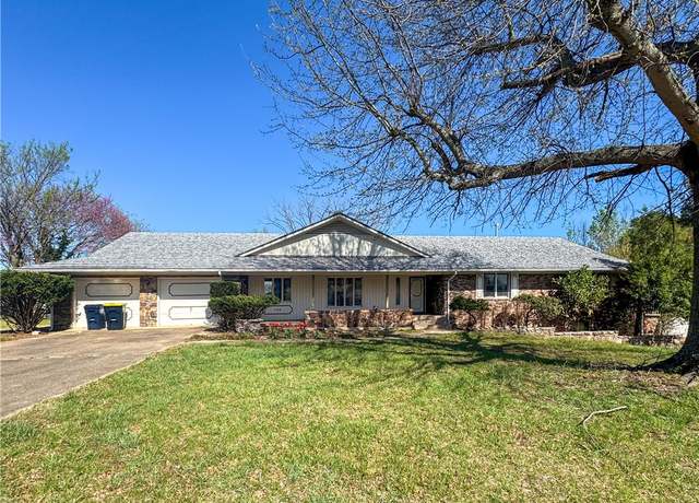 Property at 105 Magnolia St, Harrison, AR 72601, 4 beds, 3.5 baths