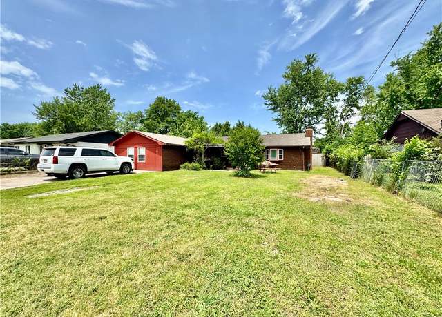 Property at 505 10th St, Bentonville, AR 72712, 5 beds, 2 baths