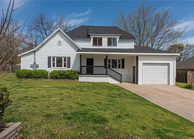 Property at 306 E Graham St, Prairie Grove, AR 72753, 3 beds, 2 baths