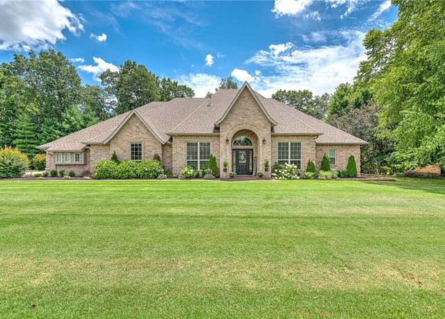 Property at 455 Monterey Pl, Farmington, AR 72730, 4 beds, 3.5 baths