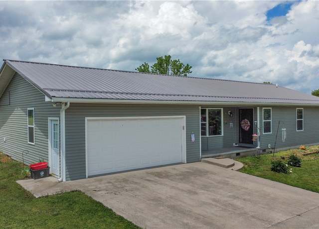 Property at 108 Clive St, Berryville, AR 72616, 4 beds, 3 baths