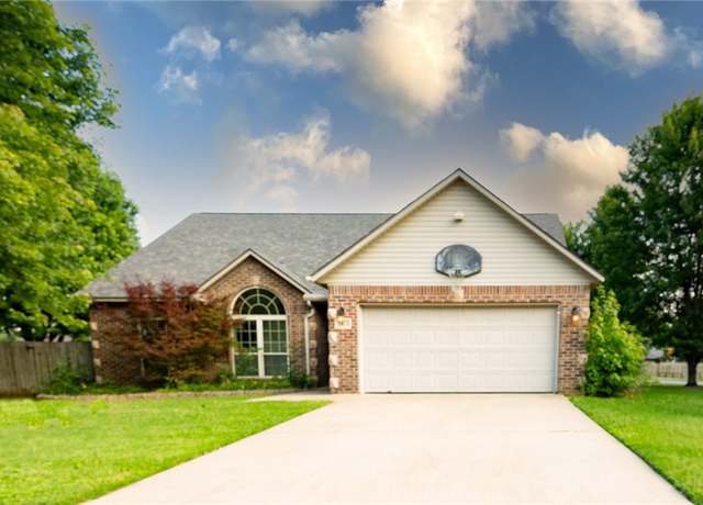Property at 1813 SW Pine Ave, Bentonville, AR 72713, 5 beds, 3 baths