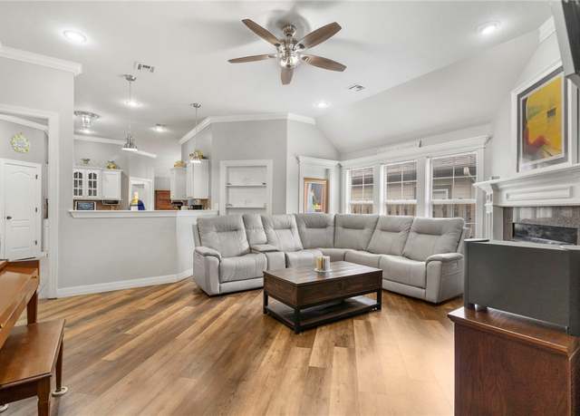 Property at 2629 N Sierra Ave, Fayetteville, AR 72703, 3 beds, 2 baths