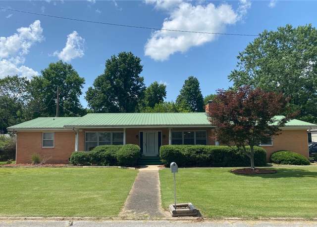 Property at 503 Skyline Dr, Harrison, AR 72601, 3 beds, 2 baths