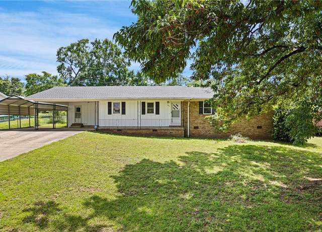 Property at 208 Date St, Russellville, AR 72802, 3 beds, 2 baths