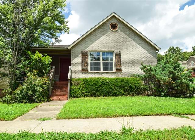 Property at 2944 Old Farmington Rd, Fayetteville, AR 72704, 3 beds, 2 baths