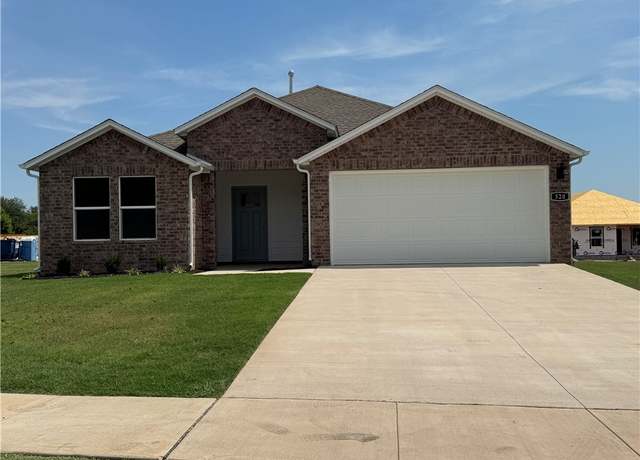 Property at 520 Arizona St, Farmington, AR 72730, 3 beds, 2 baths